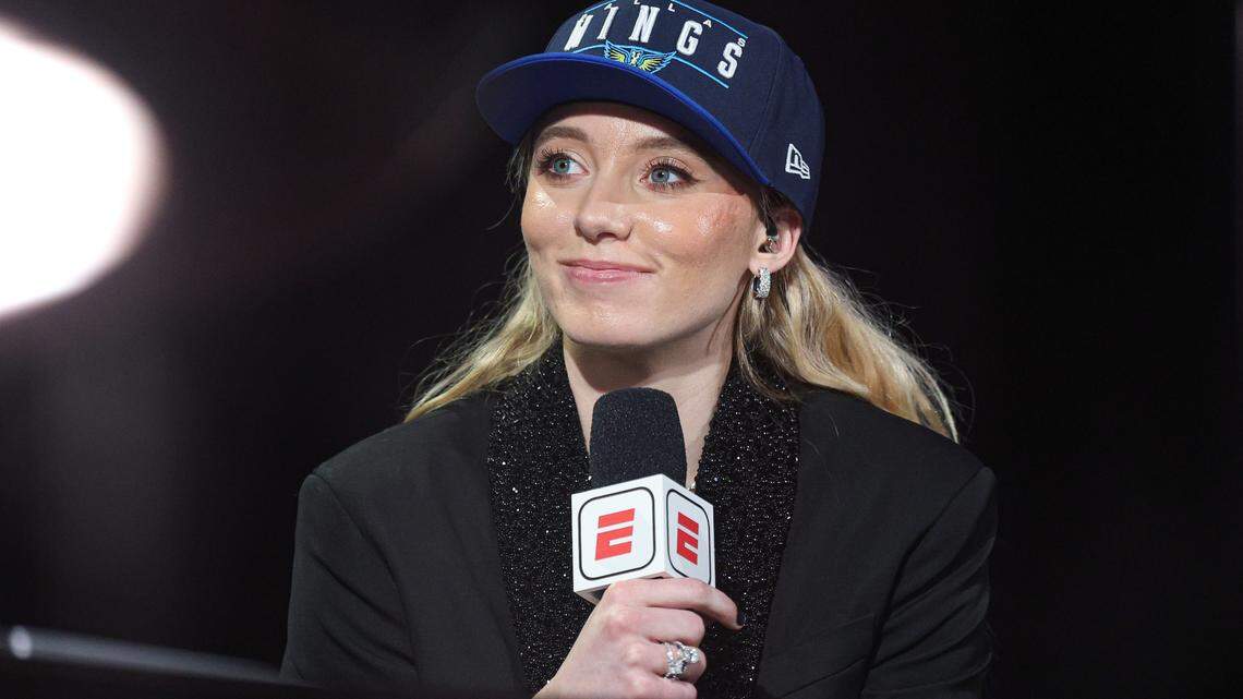 Chemistry between Paige Bueckers, Arike Ogunbowale on display in win over Liberty